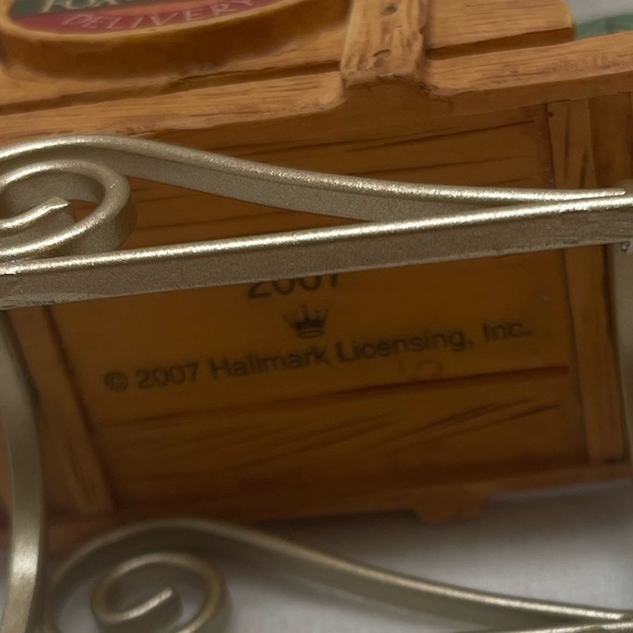 Fox & Hound Deliver Hallmark Ornament - Picture 10 of 12